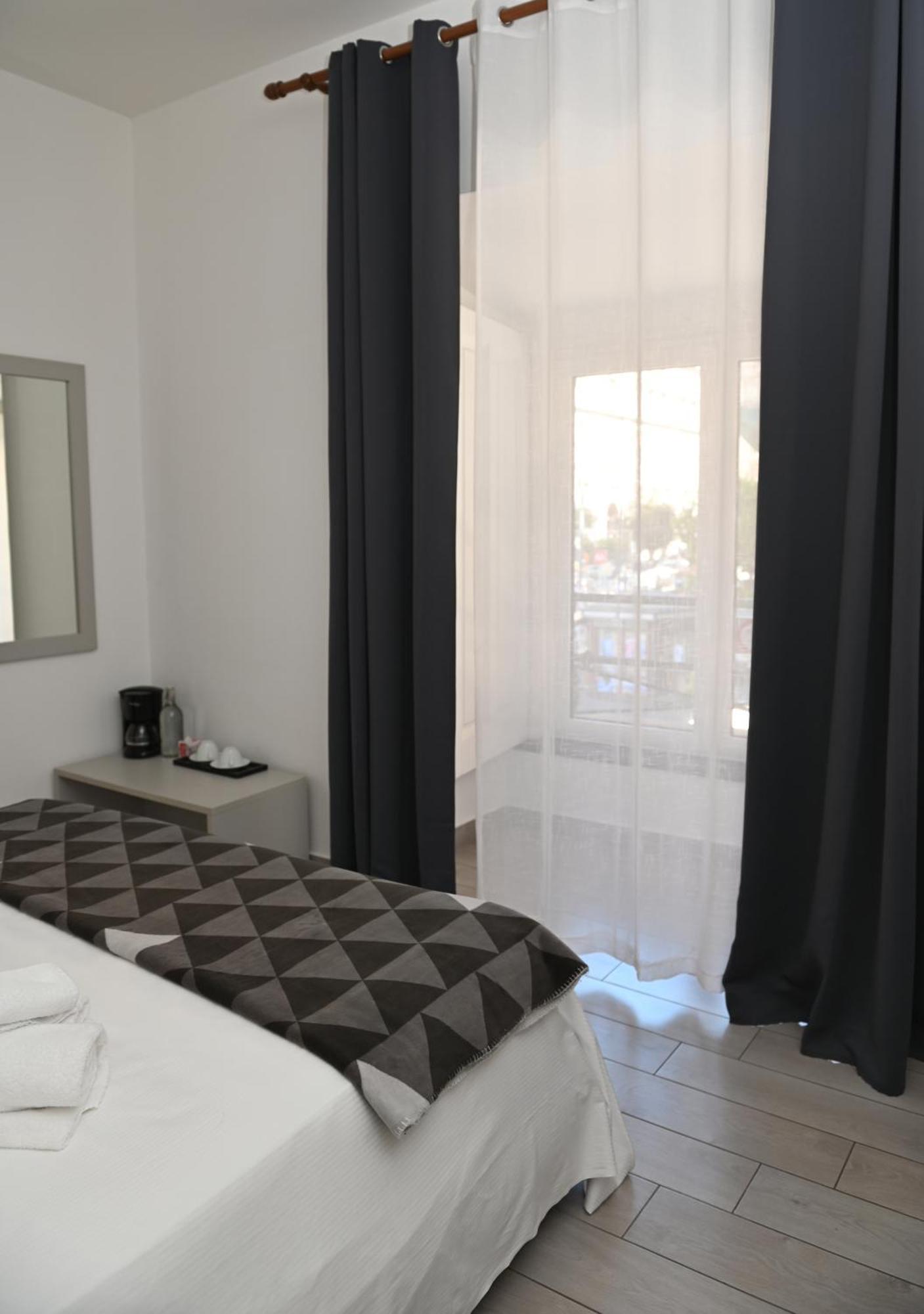 B&B Bovio Square XIV เนเปิลส์ ภายนอก รูปภาพ